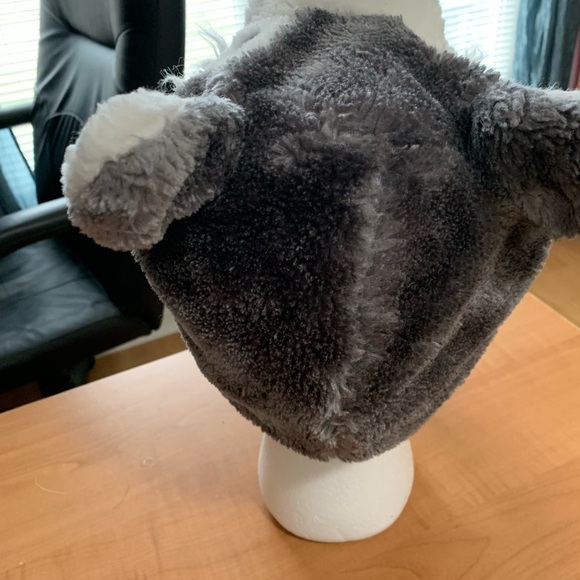 Child’s wolf hat tru fit very warm cap one size fits most - Picture 4 of 6